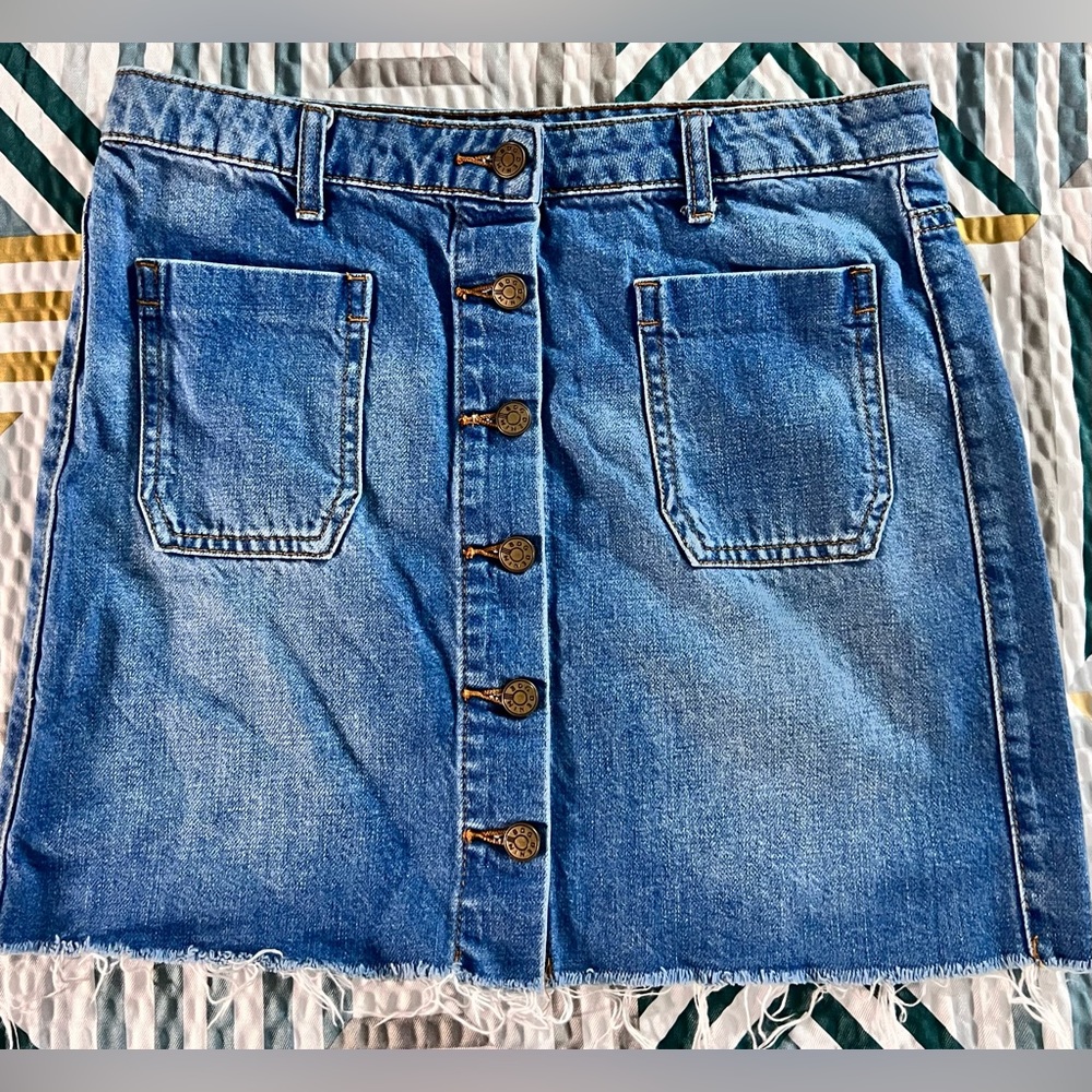 BDG Button Front A-Line Frayed Hem Denim Jean Mini Skirt Excellent Condi…